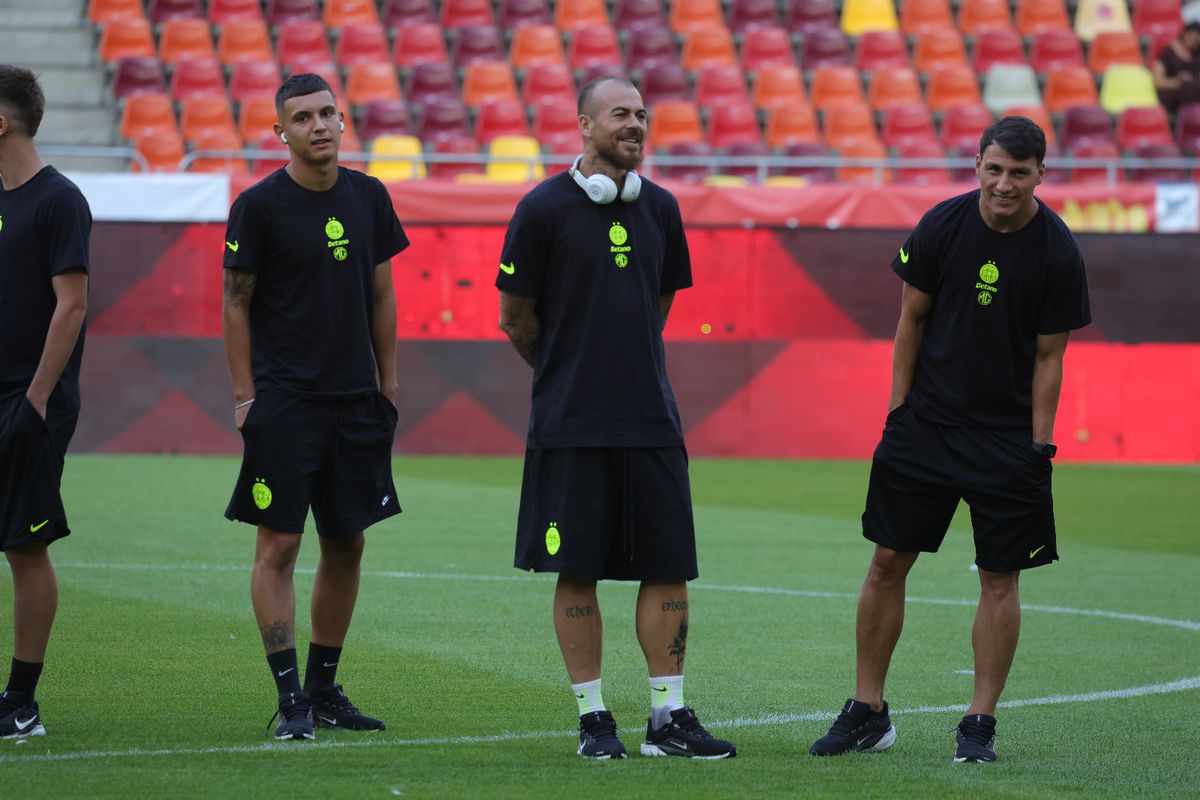 Dinamo - FCSB, imagini de încălzire: cum au fost primiți Politic și Musi de foștii colegi