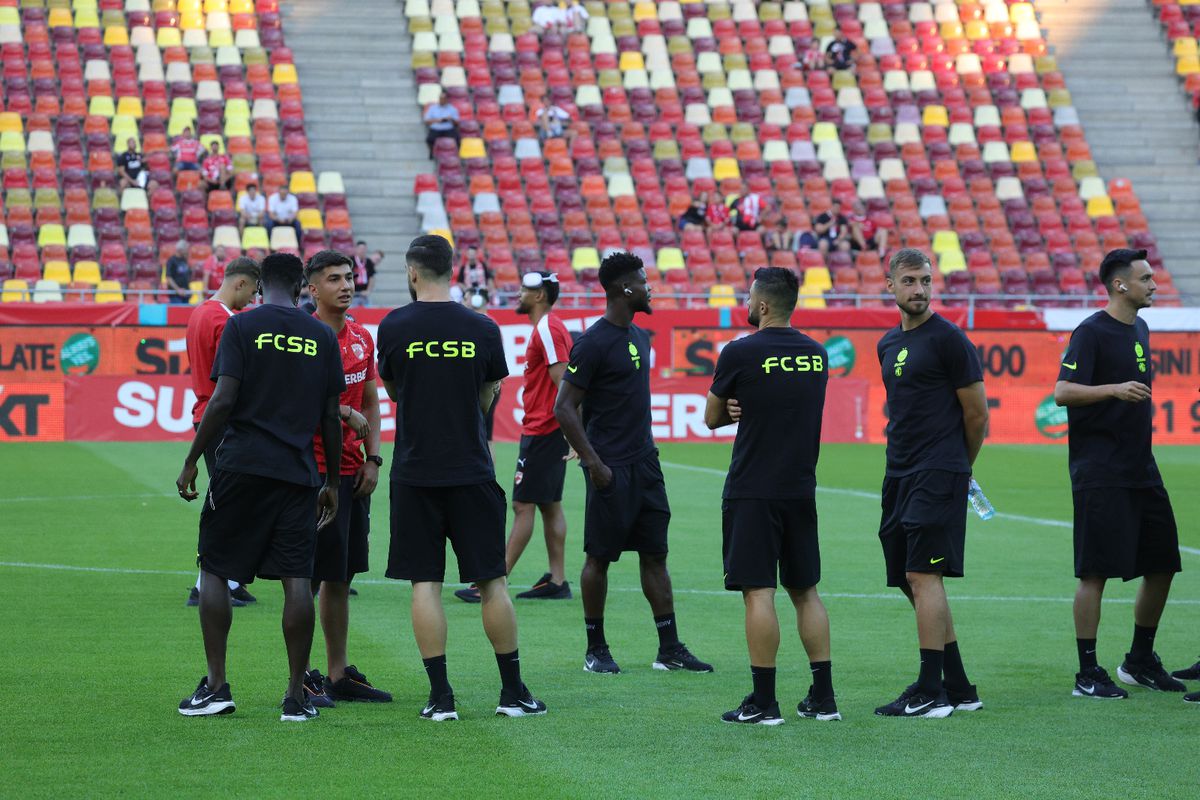 Dinamo - FCSB, imagini de încălzire: cum au fost primiți Politic și Musi de foștii colegi