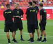 Jucătorii lui Dinamo și FCSB au ieșit pentru inspecția gazonului // Foto: Ionuț Iordache GSP