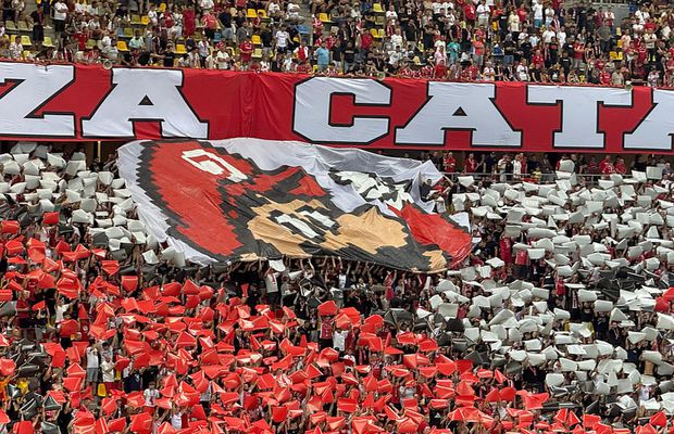 Scenografie cu bucluc în derby! Dinamoviștii n-au putut să-l miște pe „Mario”