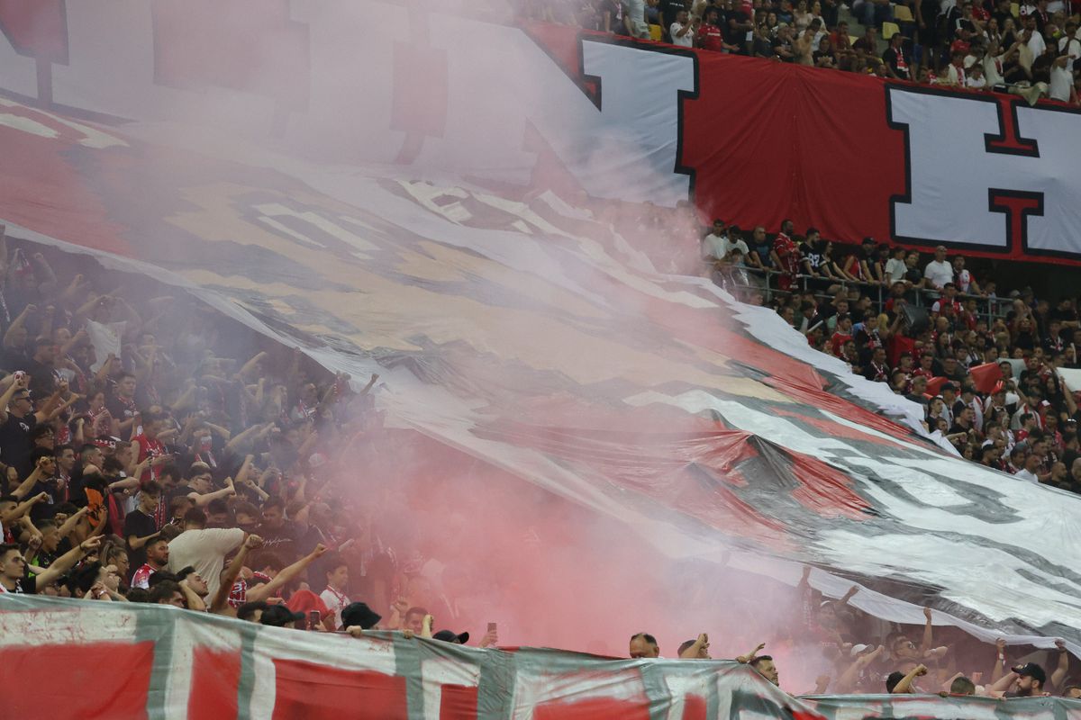 Scenografie cu bucluc în derby! Dinamoviștii n-au putut să-l miște pe „Mario”