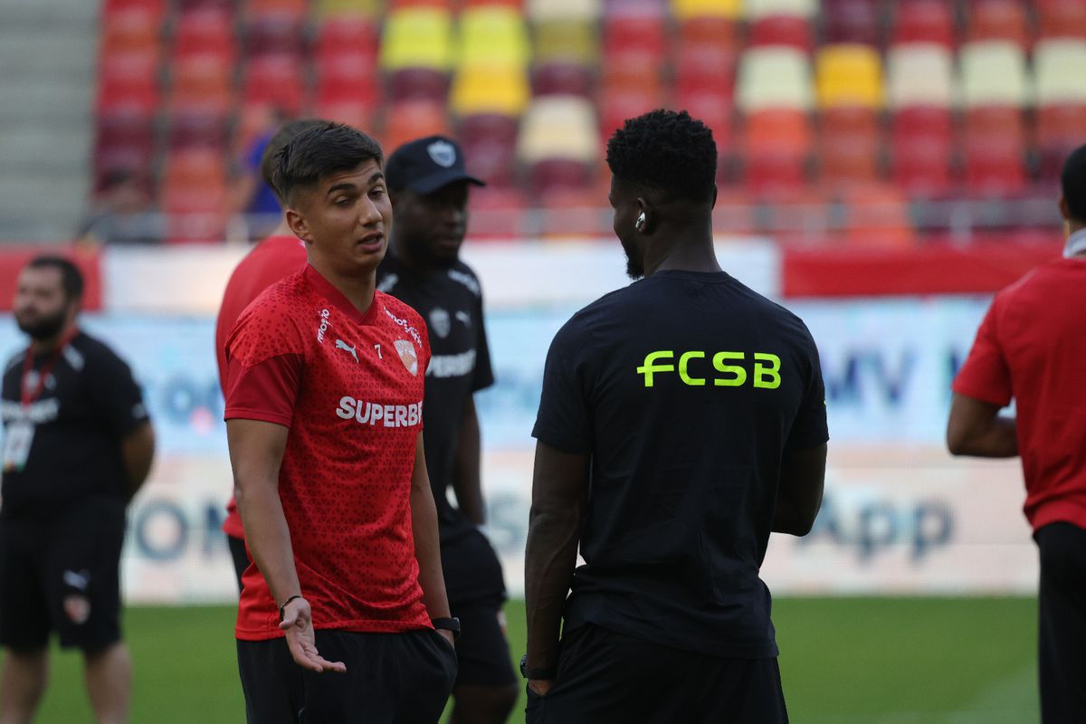 Dinamo - FCSB, imagini de încălzire: cum au fost primiți Politic și Musi de foștii colegi