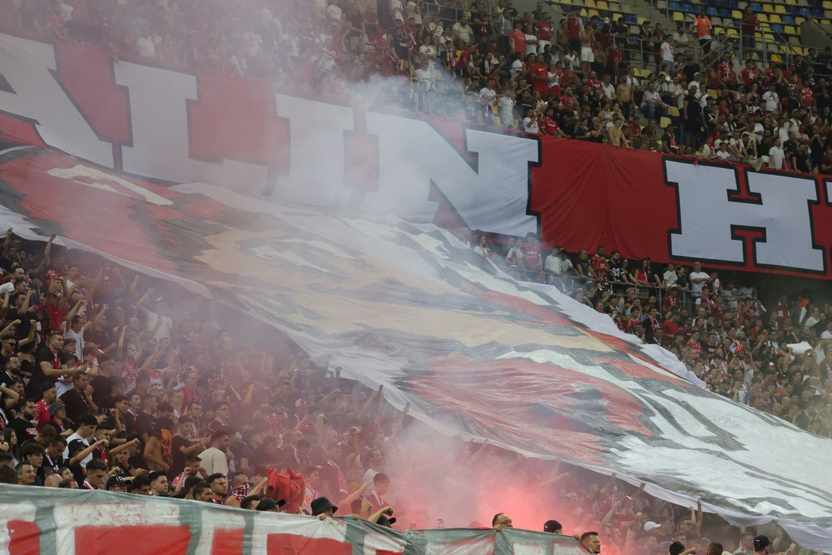 Scenografie cu bucluc în derby! Dinamoviștii n-au putut să-l miște pe „Mario”