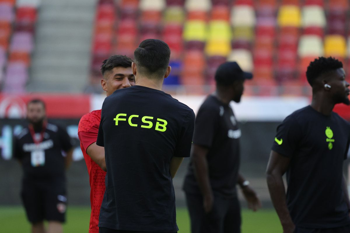 Dinamo - FCSB, imagini de încălzire: cum au fost primiți Politic și Musi de foștii colegi