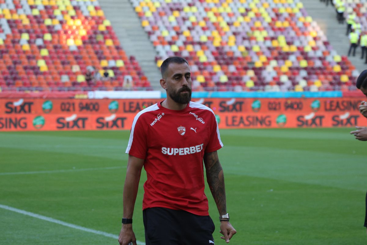 Dinamo - FCSB, imagini de încălzire: cum au fost primiți Politic și Musi de foștii colegi