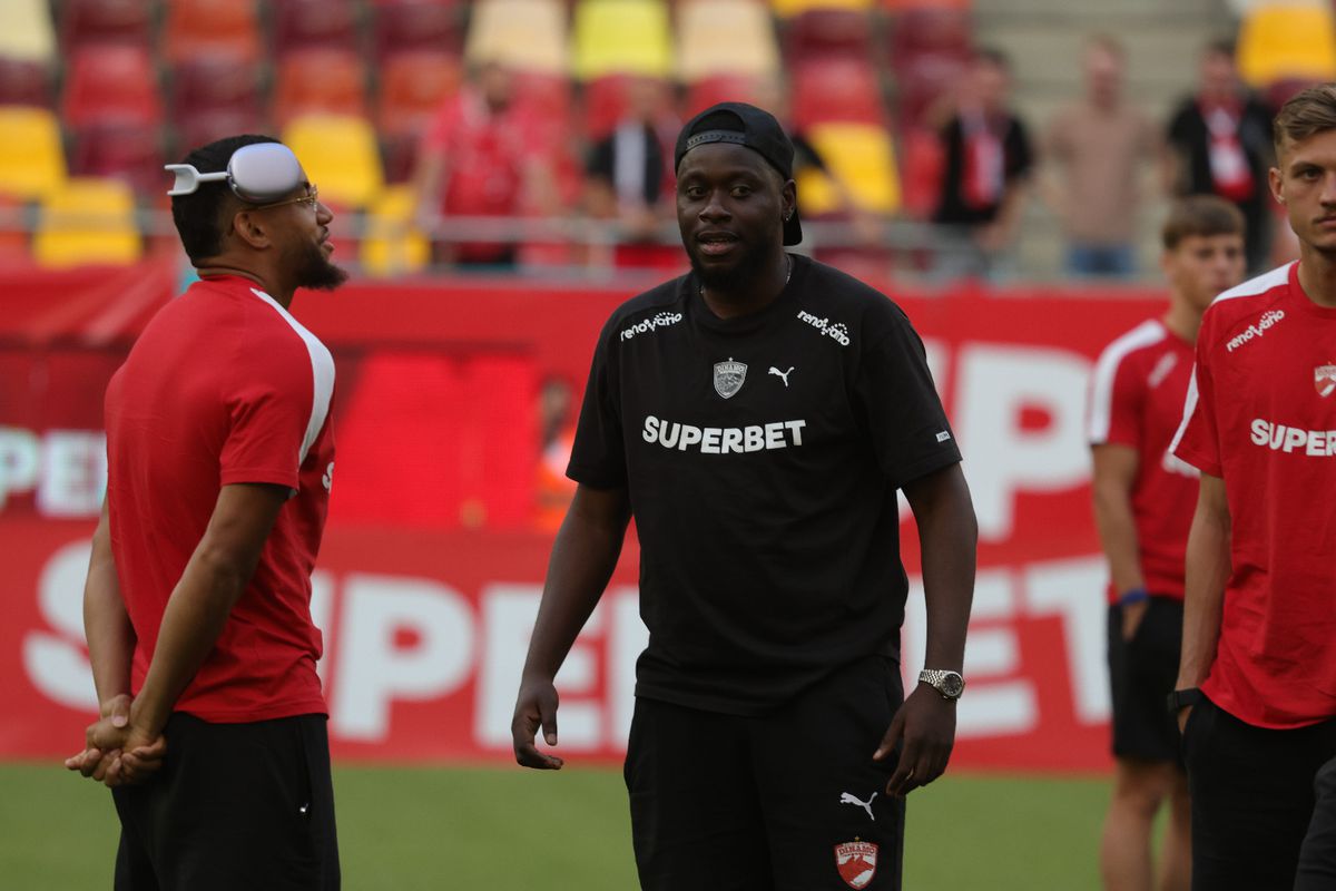 Dinamo - FCSB, imagini de încălzire: cum au fost primiți Politic și Musi de foștii colegi