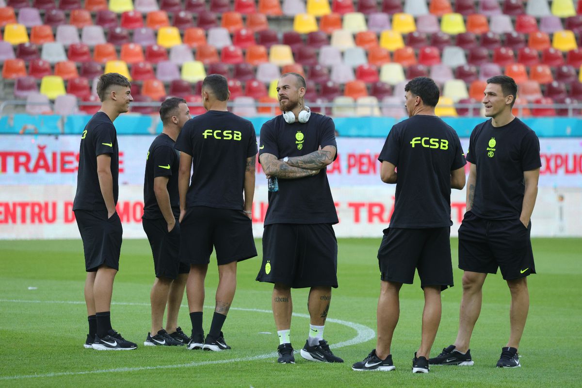 Dinamo - FCSB, imagini de încălzire: cum au fost primiți Politic și Musi de foștii colegi