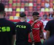 Jucătorii lui Dinamo și FCSB au ieșit pentru inspecția gazonului // Foto: Ionuț Iordache GSP