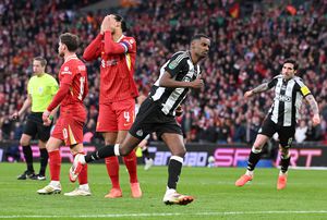 Liverpool pregătește o nouă ofertă pentru Isak » „Cormoranii” sunt gata să dea trei jucători la schimb