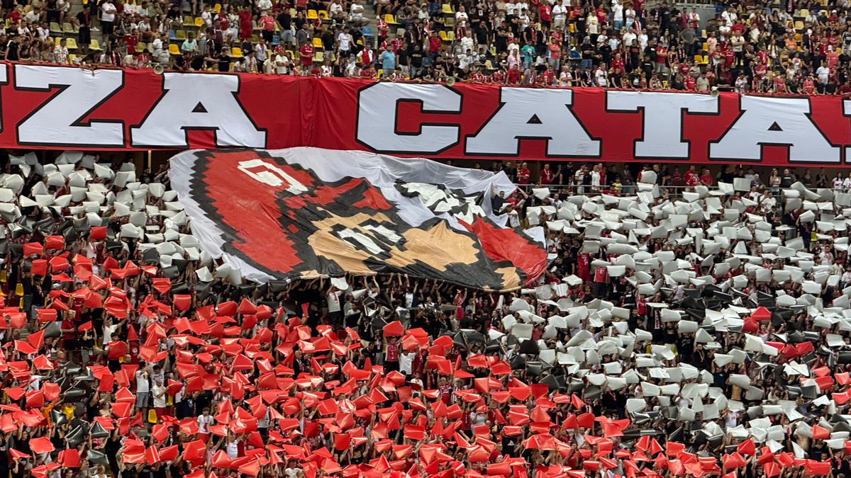 Scenografie cu bucluc în derby! Dinamoviștii n-au putut să-l miște pe „Mario”