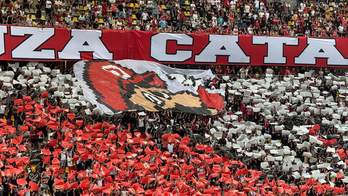 Scenografie cu bucluc în derby! Dinamoviștii n-au putut să-l miște pe „Mario”