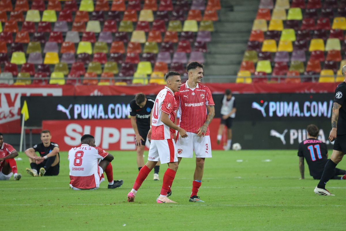 Imagini spectaculoase: Dinamo, în sărbătoare pe gazon » Florentin Petre s-a dezlănțuit