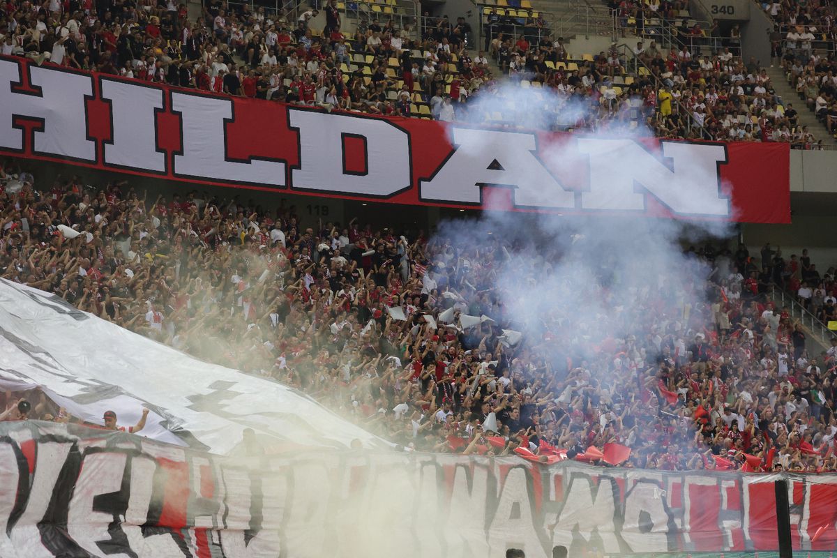 Scenografie cu bucluc în derby! Dinamoviștii n-au putut să-l miște pe „Mario”