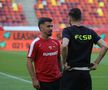 Jucătorii lui Dinamo și FCSB au ieșit pentru inspecția gazonului // Foto: Ionuț Iordache GSP
