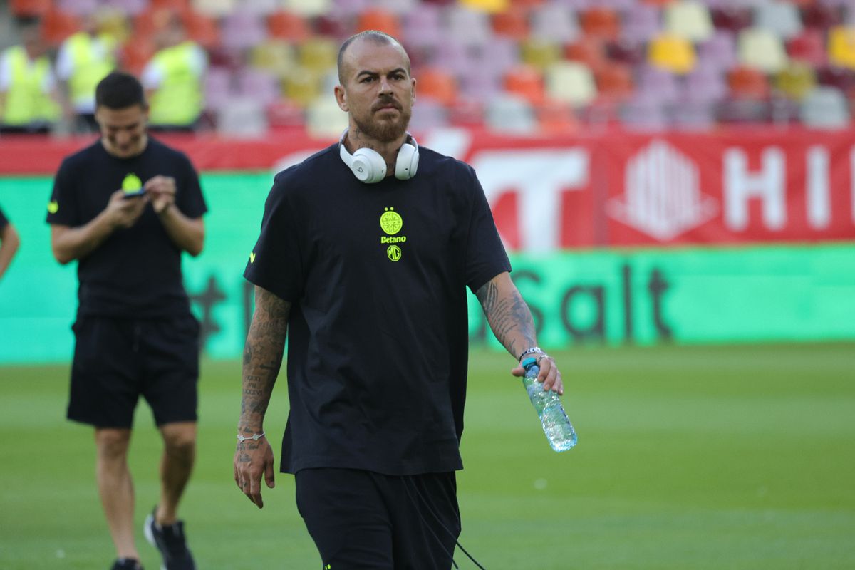 Dinamo - FCSB, imagini de încălzire: cum au fost primiți Politic și Musi de foștii colegi