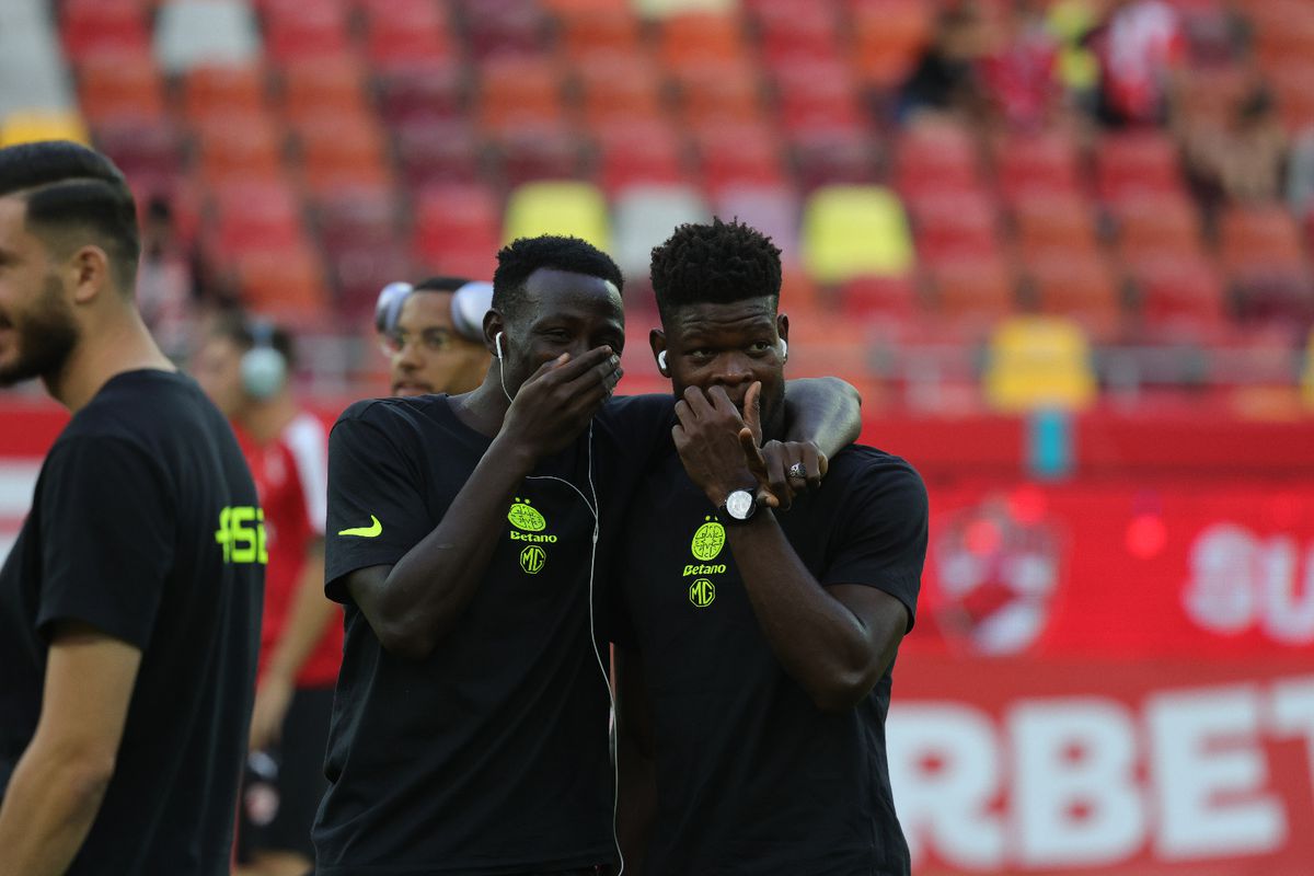 Dinamo - FCSB, imagini de încălzire: cum au fost primiți Politic și Musi de foștii colegi