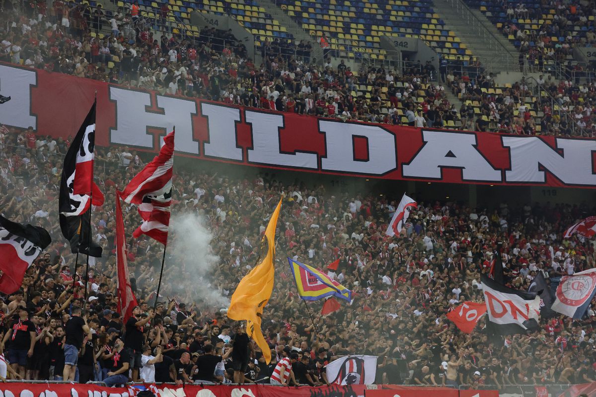 Scenografie cu bucluc în derby! Dinamoviștii n-au putut să-l miște pe „Mario”