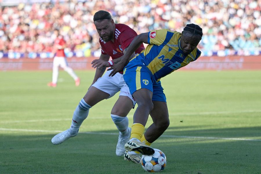 Tidiane Keita, dreapta, noul jucător al CFR-ului / foto: Imago Images Rusescu, despre transferul de urgență al unei forțe din Superliga: „Dacă e jucătorul din meciul cu FCSB...”