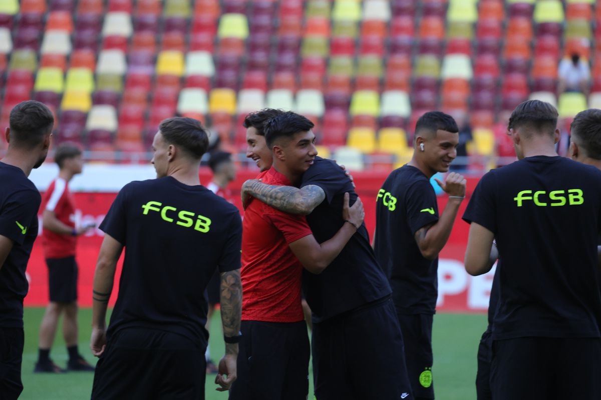 Dinamo - FCSB, imagini de încălzire: cum au fost primiți Politic și Musi de foștii colegi