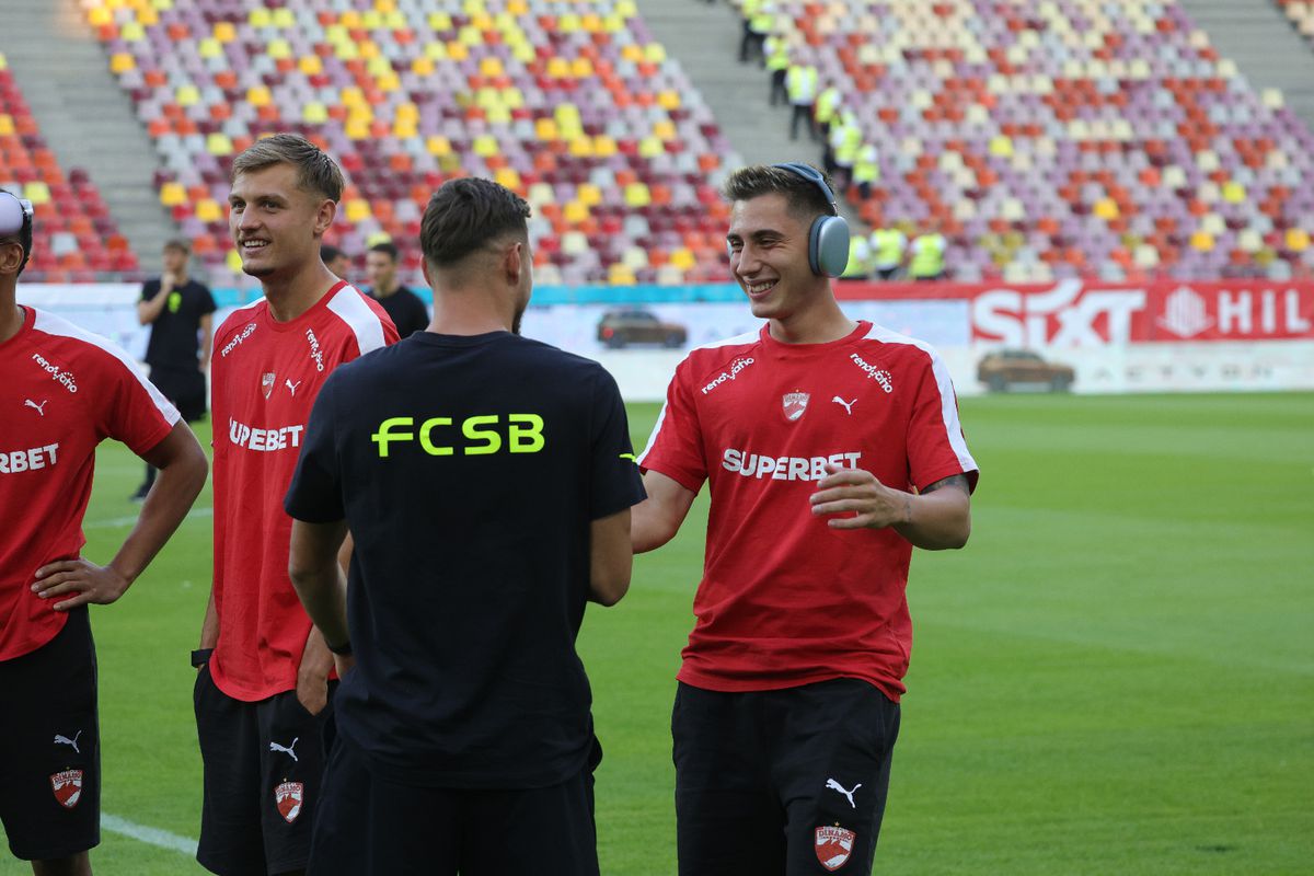 Dinamo - FCSB, imagini de încălzire: cum au fost primiți Politic și Musi de foștii colegi