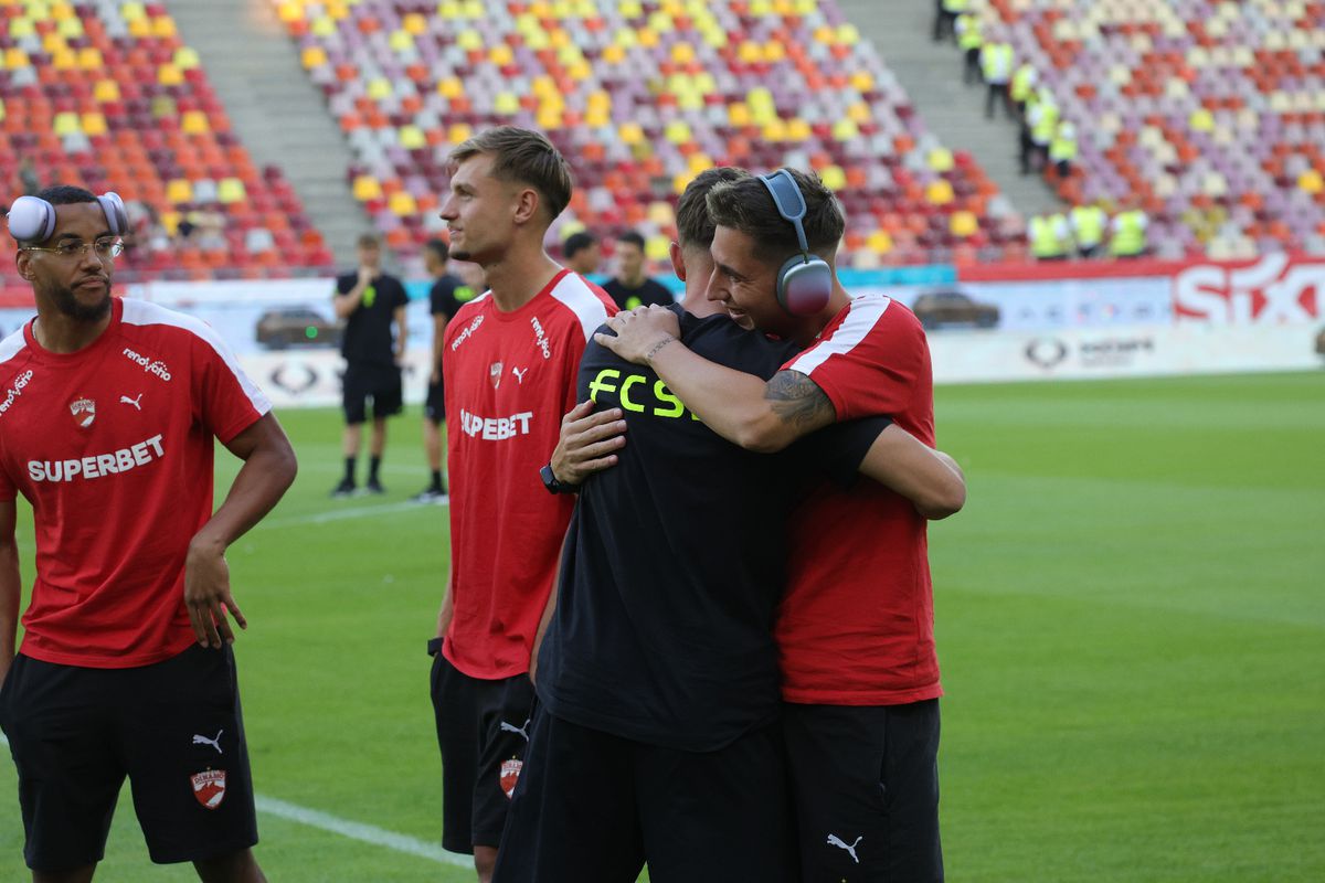Dinamo - FCSB, imagini de încălzire: cum au fost primiți Politic și Musi de foștii colegi