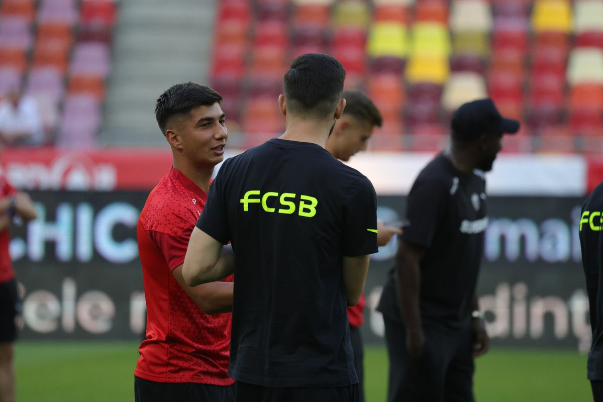 Dinamo - FCSB, imagini de încălzire: cum au fost primiți Politic și Musi de foștii colegi