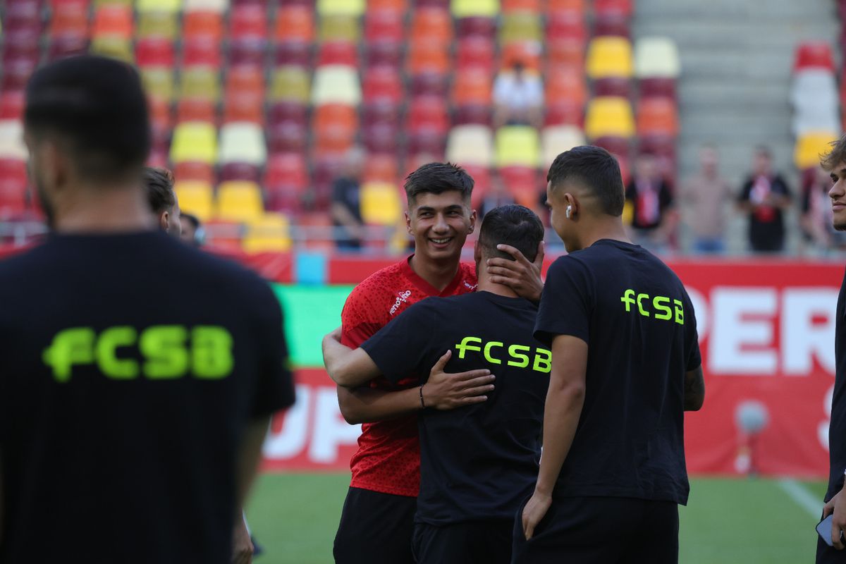 Dinamo - FCSB, imagini de încălzire: cum au fost primiți Politic și Musi de foștii colegi