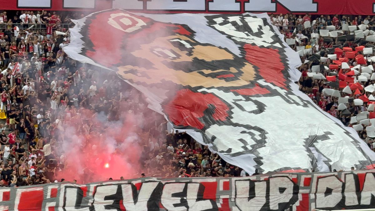 Scenografie cu bucluc în derby! Dinamoviștii n-au putut să-l miște pe „Mario”