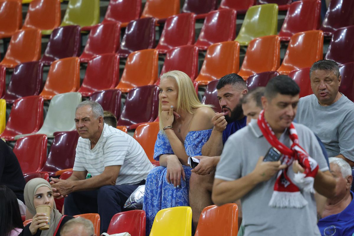 Dinamo - FCSB, derby-ul celebrităților » Giani Kiriță și iubita cu 22 de ani mai tânără, primii în loja Arenei Naționale