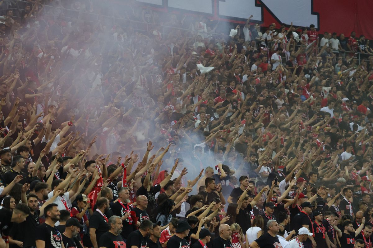 Scenografie cu bucluc în derby! Dinamoviștii n-au putut să-l miște pe „Mario”