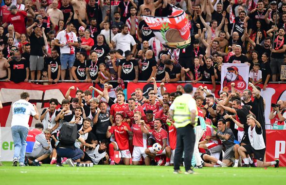 Imagini spectaculoase: Dinamo, în sărbătoare pe gazon » Florentin Petre s-a dezlănțuit