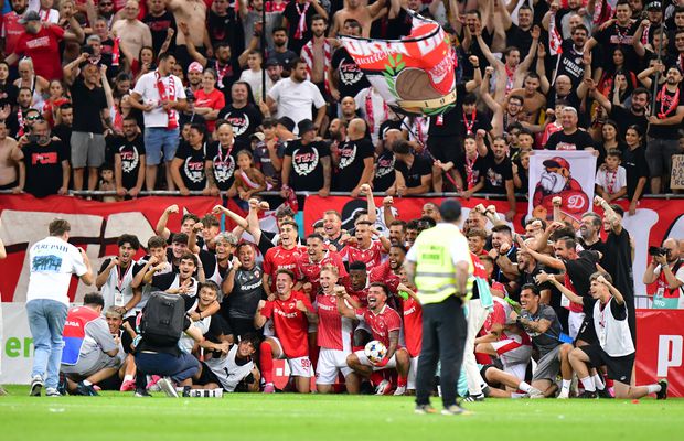 Imagini spectaculoase: Dinamo, în sărbătoare pe gazon » Florentin Petre s-a dezlănțuit