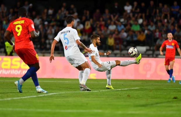 FCSB - VIITORUL 2-1 / A trecut ca prin brânză! Secvență excelentă de imagini suprinse de fotoreporterul GSP Raed Krishan cu gafele în serie ale fundașilor Viitorului la golul lui Gnohere