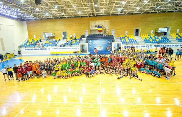 FOTO Spectacol la Brașov, într-un turneu internațional de handbal pentru juniori