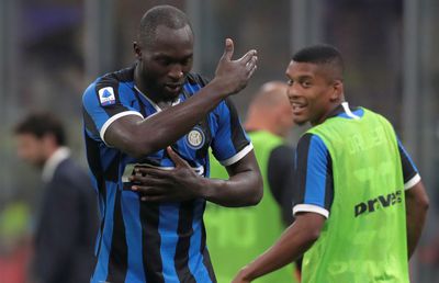 VIDEO Atac rasist la Lukaku! Belgianul huiduit la penalty