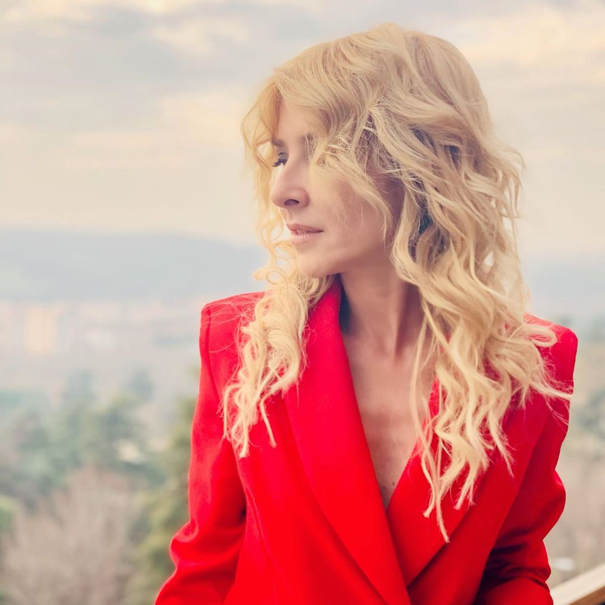 O actriță de 51 de ani a postat topless pe Instagram, apoi a șters imaginea. Ce au observat fanii