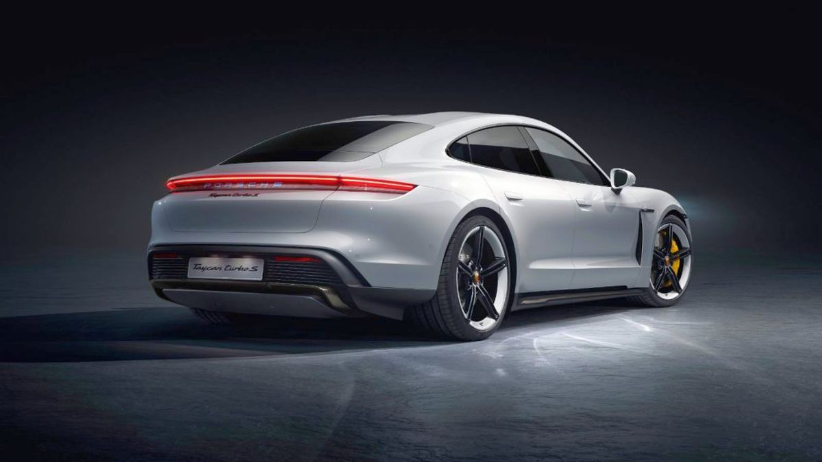 Halep - Porsche Taycan