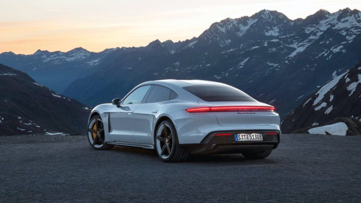 Halep - Porsche Taycan