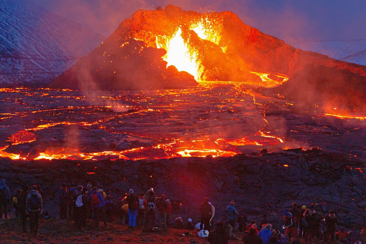 Miracolul din mijlocul oceanului » Am mers în locul unde vulcanii și bucuria de a trăi înving depresia și crizele financiare