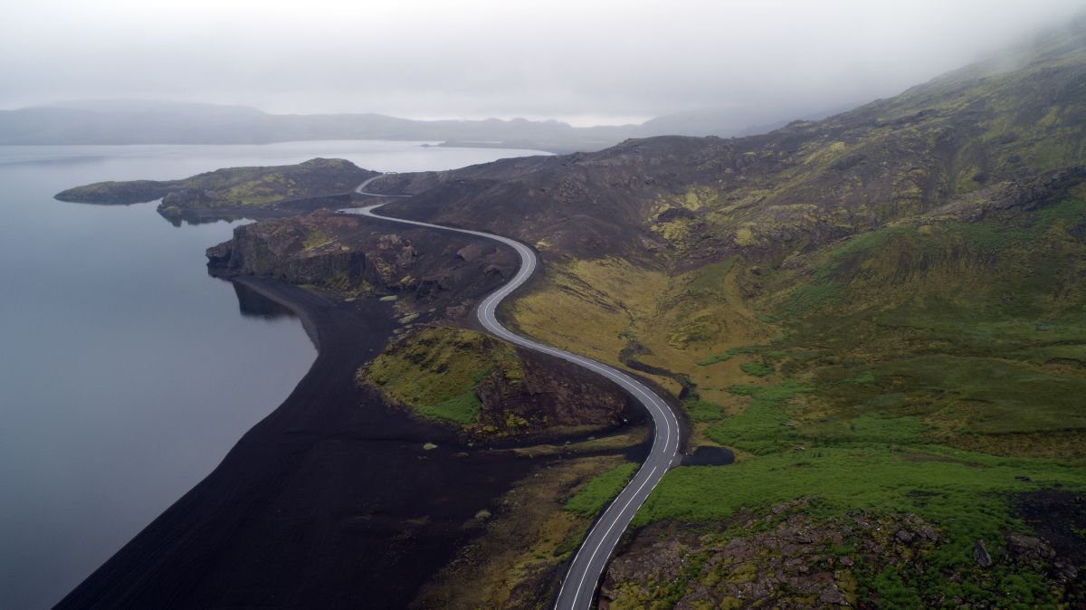 Miracolul din mijlocul oceanului » Am mers în locul unde vulcanii și bucuria de a trăi înving depresia și crizele financiare