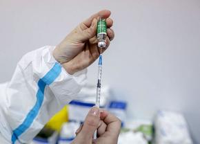 Percheziții și 13 persoane duse la audieri: clubul din România e suspectat că și-a vaccinat fictiv 10 fotbaliști!