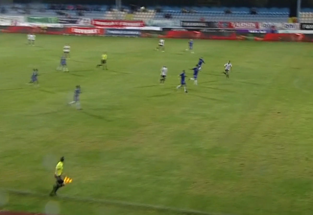 Cel mai norocos gol din Liga 1!  A ratat preluarea, pasa, șutul, dar mingea a intrat în poartă printre picioarele goalkeeperului