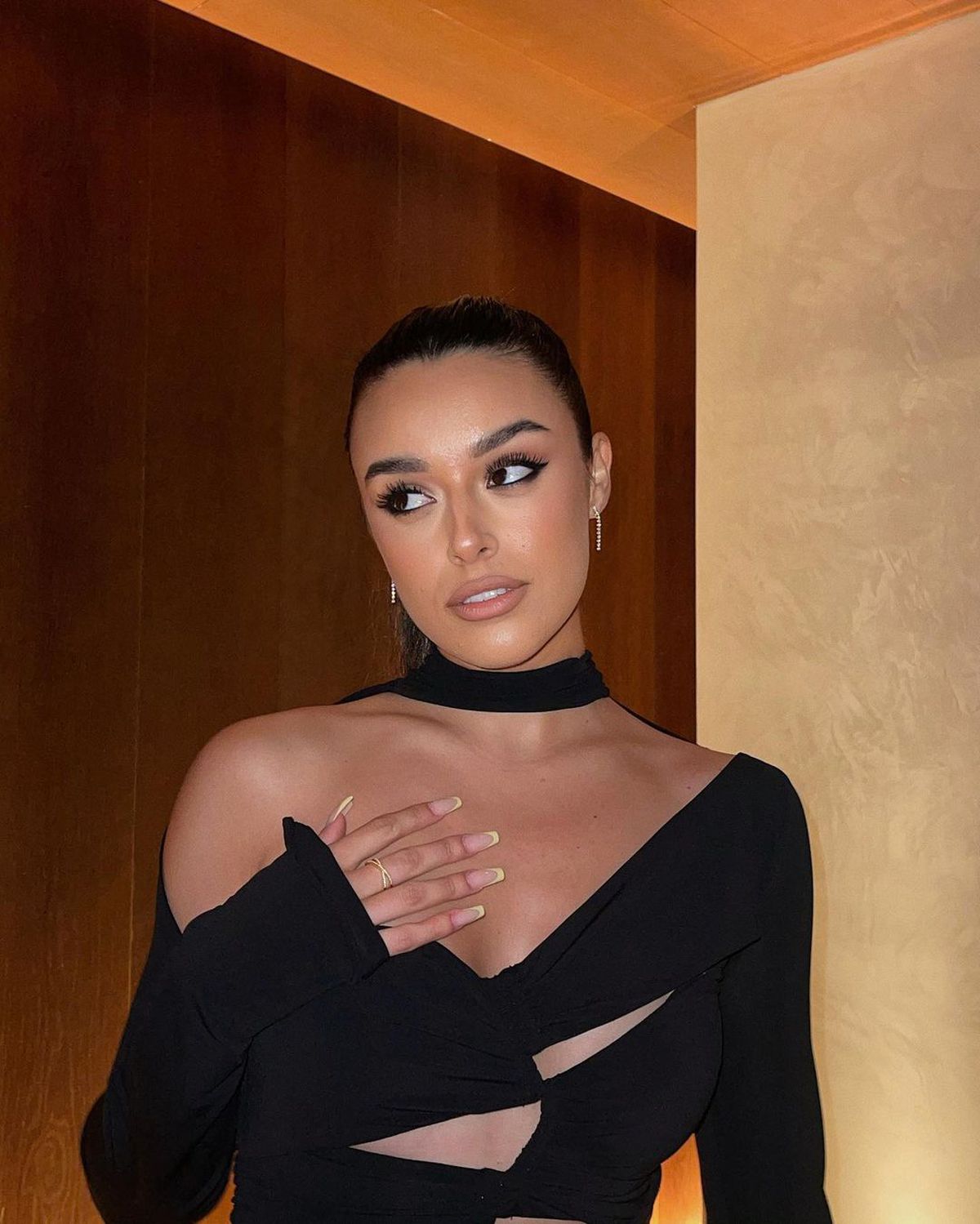 L-a dat uitării pe Reguilon! Marta Diaz, surprinsă alături de un vlogger celebru cu 13 milioane de abonați: „Au petrecut toată noaptea împreună”