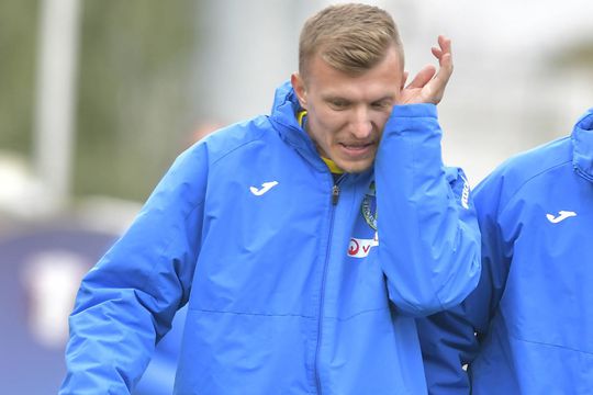 Petrolul a primit o interdicție la transferuri din partea UEFA, din cauza unei datorii către albanezul Armando Vajushi (30 de ani). Oficialii „lupilor galbeni” susțin că au achitat suma și așteaptă deblocarea situației.