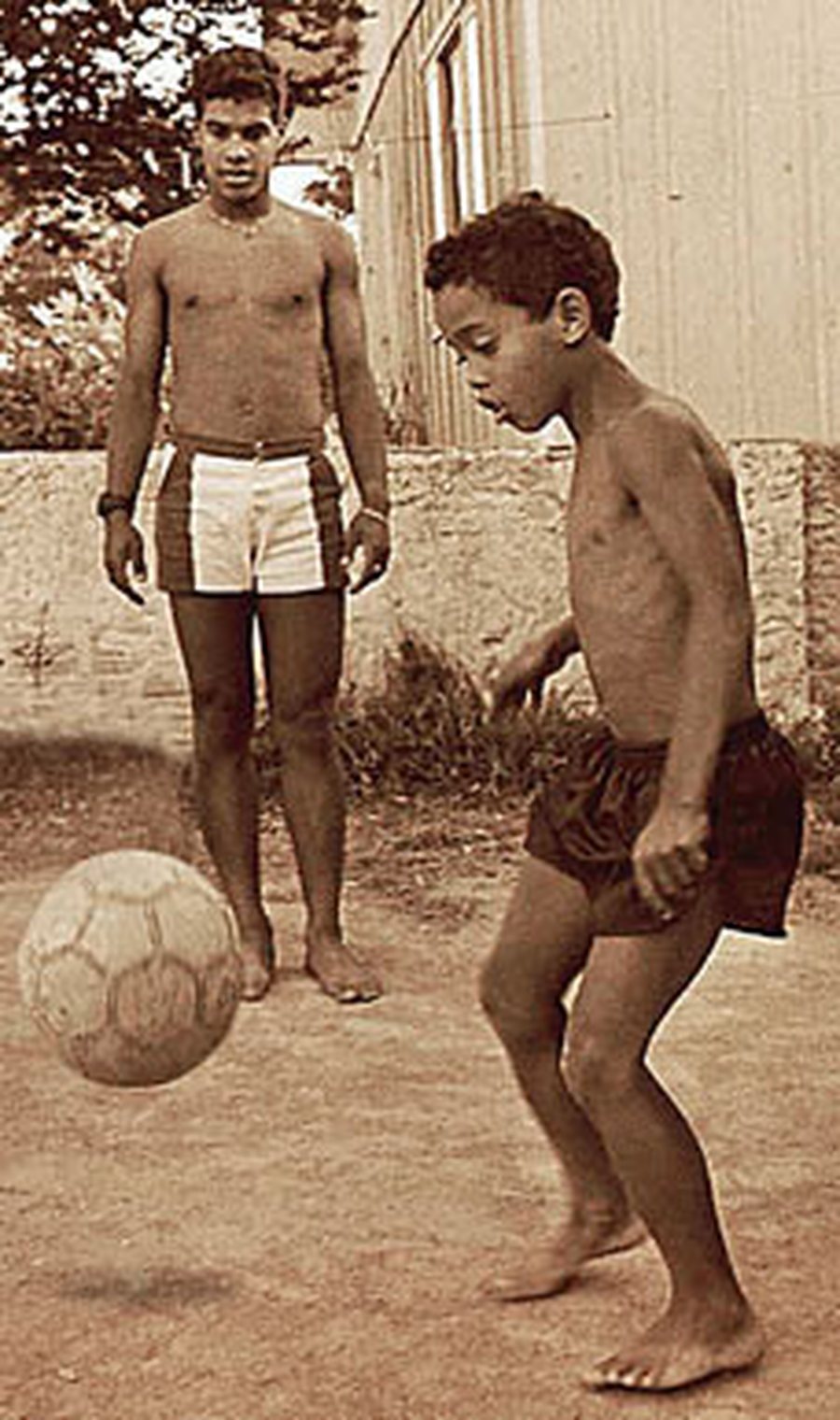 Gol pentru bunica » A învins de două ori cancerul și joacă iar la 35 de ani + Lacrimile lui Ronaldinho