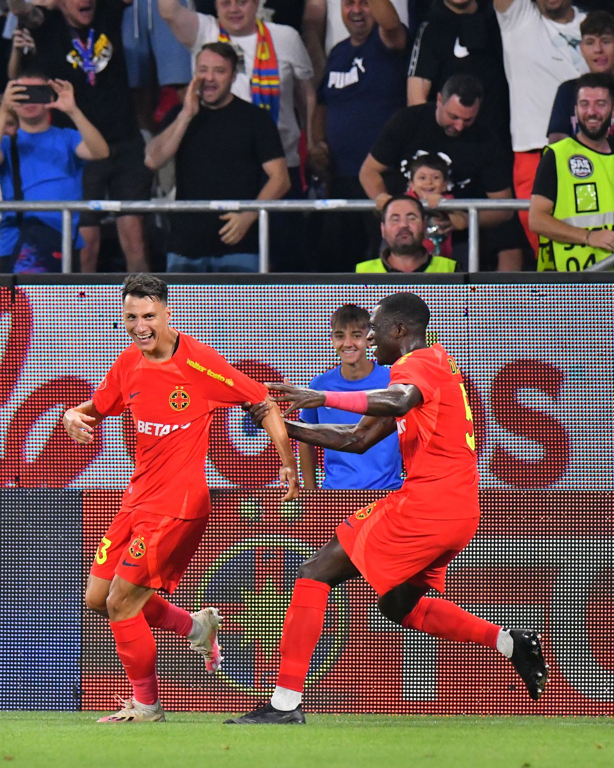 FCSB a spulberat-o pe Craiova într-o repriză » Olaru și Tavi Popescu au făcut spectacol în Ghencea