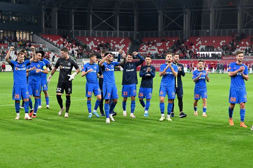 Denis Haruț (al treilea de la dreapta la stânga), foto: Imago Images