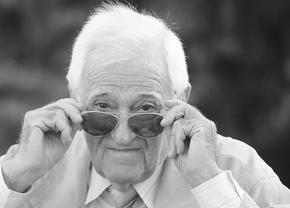 A murit Dan Voicilă, unul dintre cei mai mari comentatori radio din România » În 2015 își spunea povestea în GSP: „«Băgați-vă repede sub un birou!»  Aveau drugi și bare metalice cu care spărgeau geamuri, dărâmau uși”