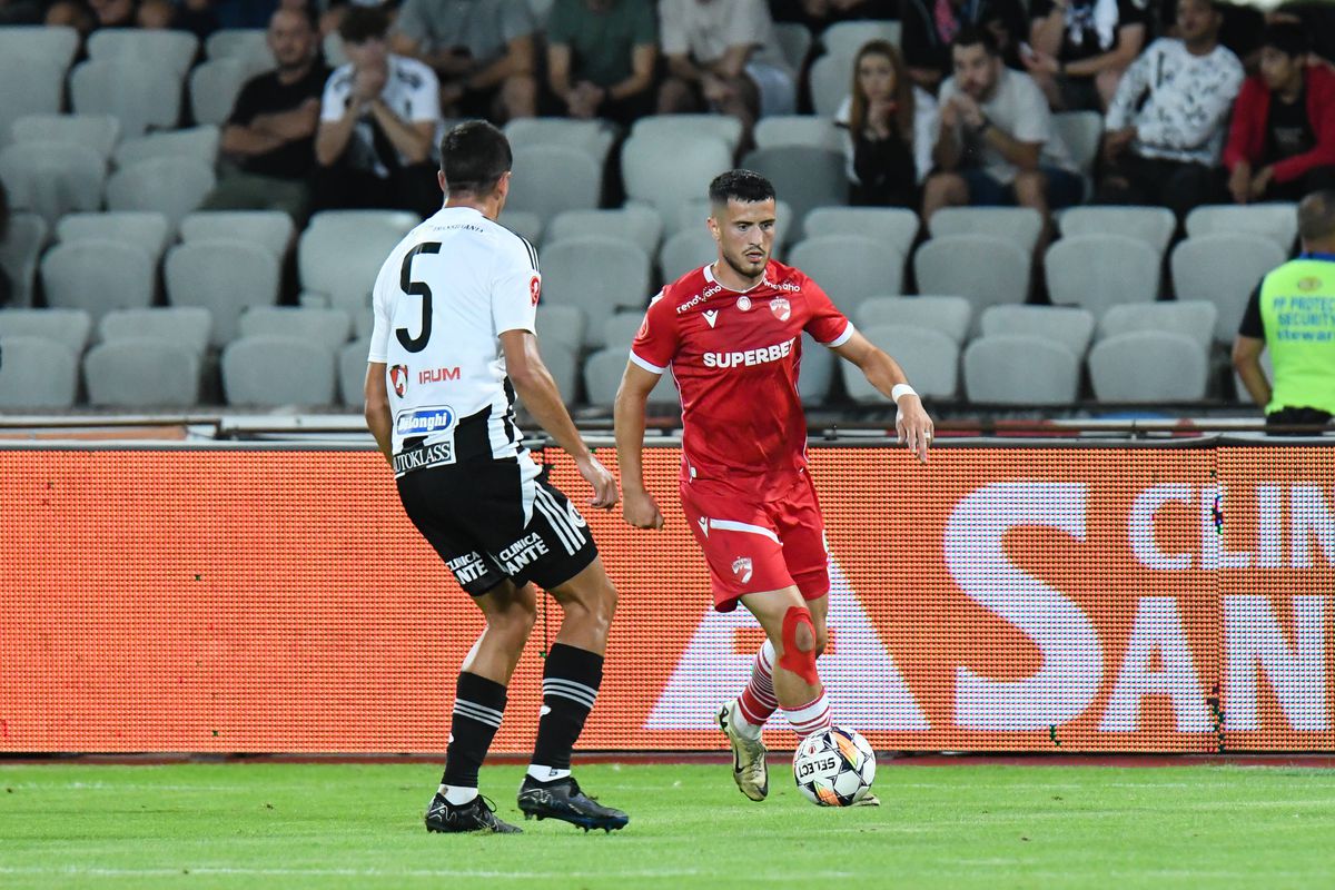 U Cluj - Dinamo 1-0 » „Studenții” rămân primii în Superliga! „Câinii”, primul eșec după 7 meciuri » Clasamentul ACUM