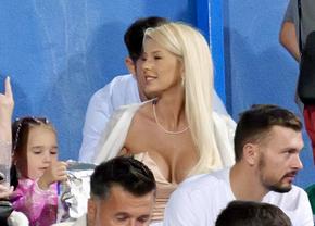 Blonda care și-a eclipsat soțul fotbalist, în tribune, la Ovidiu